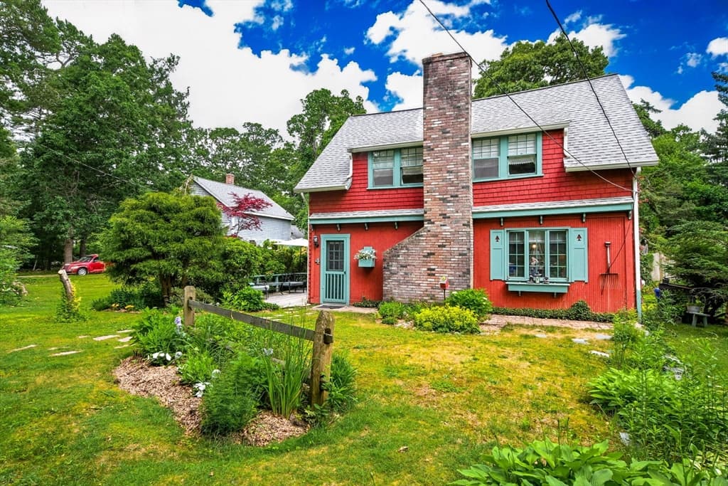 4 Evergreen Hill Rd, Bourne MA 02532