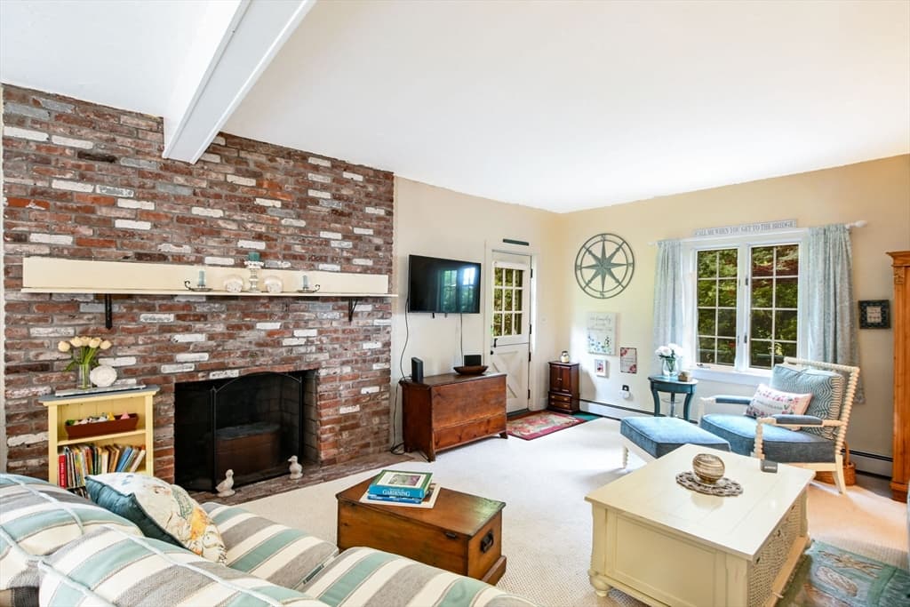 Single Family Residence at 4 Evergreen Hill Rd, Bourne MA 02532, photo 5 of 27