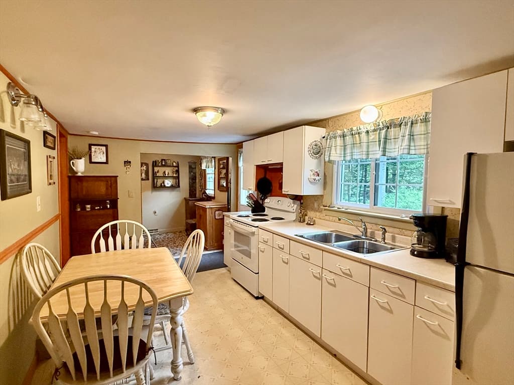 753 Daniel Shays Hwy, Belchertown MA 01007 photo 7