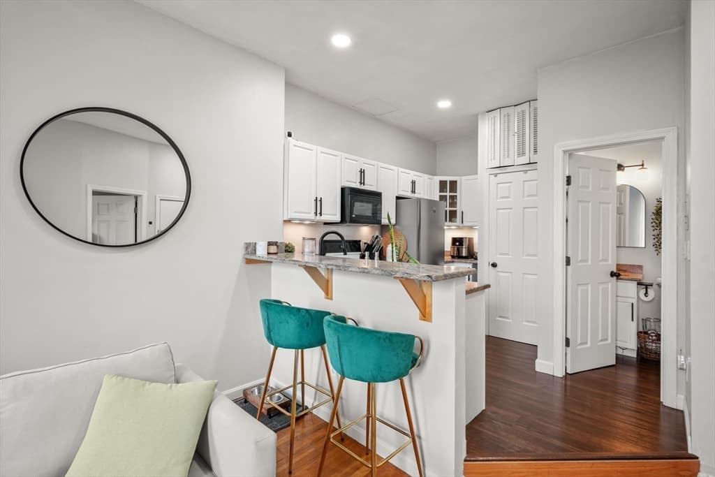 Condominium at 549 Columbus Avenue # 2, Boston MA 02118, photo 6 of 10