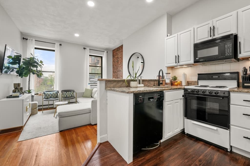 Condominium at 549 Columbus Avenue # 2, Boston MA 02118, photo 7 of 10