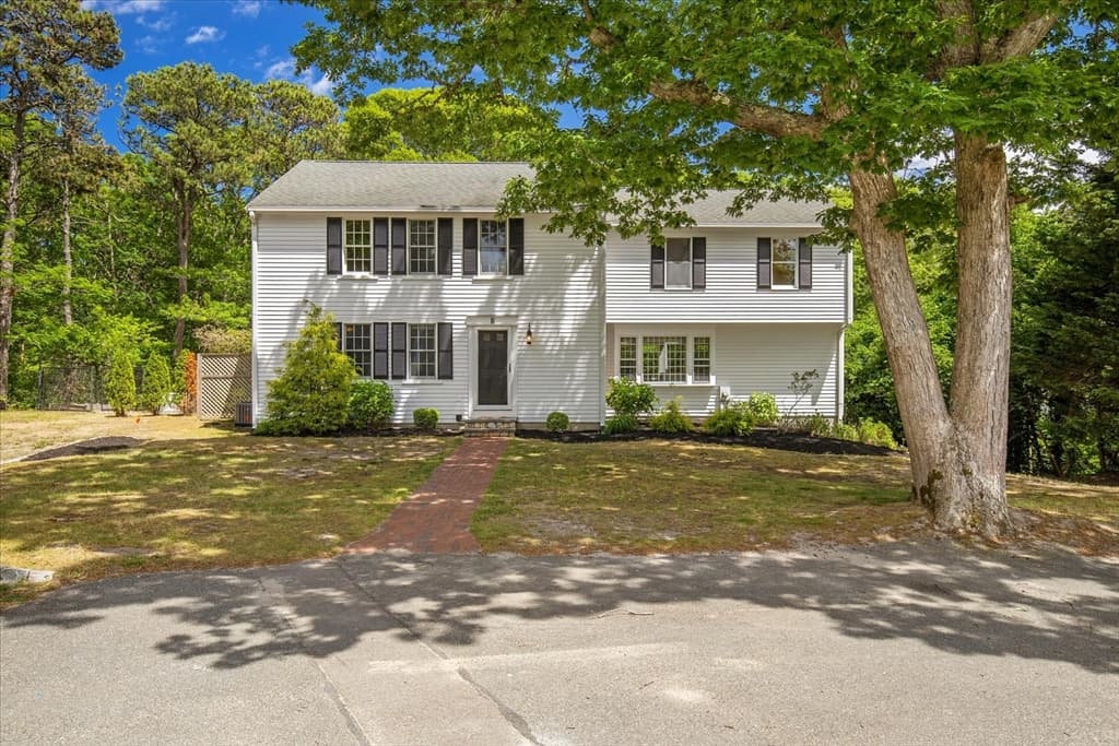 8 Winstons Path, Dennis MA 02660
