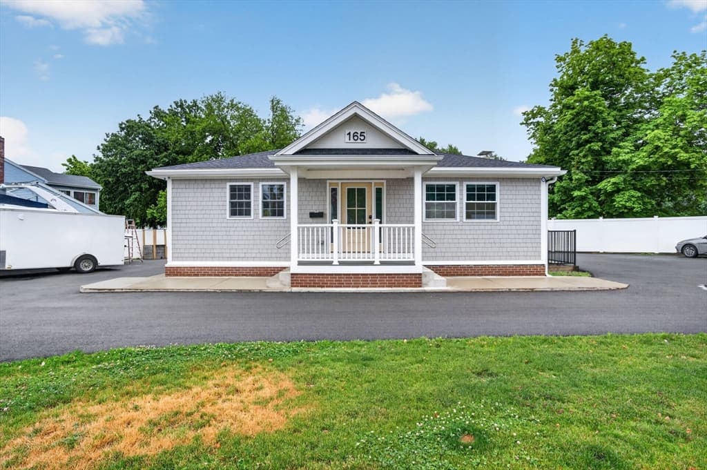 165 Garfield Ave, Chelsea MA 02150