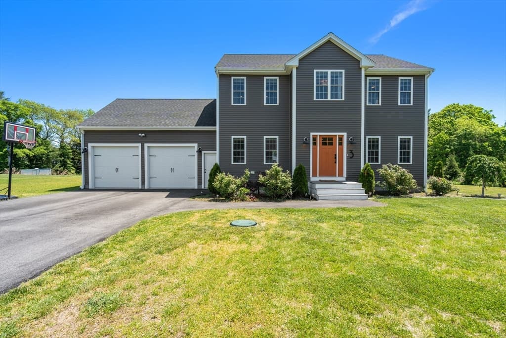 3 Mia Cir, East Bridgewater MA 02333