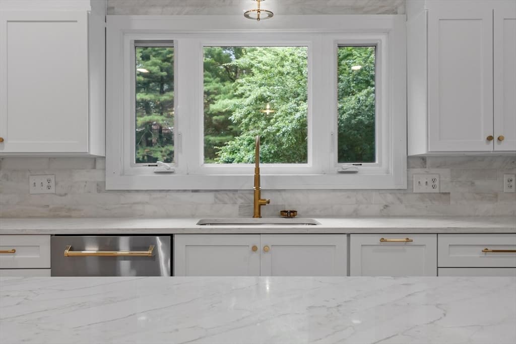 Single Family Residence at 21 Wildewood Dr, Lynnfield MA 01940, Lynnfield, photo 12 of 42
