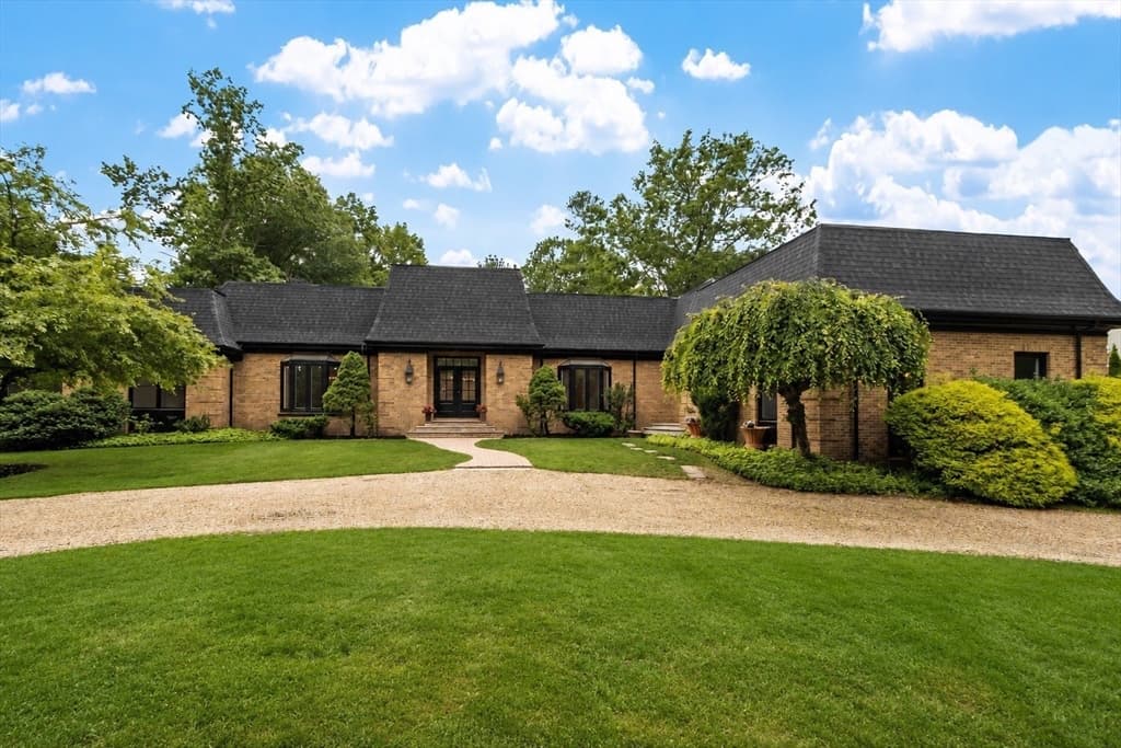 21 Wildewood Dr, Lynnfield MA 01940