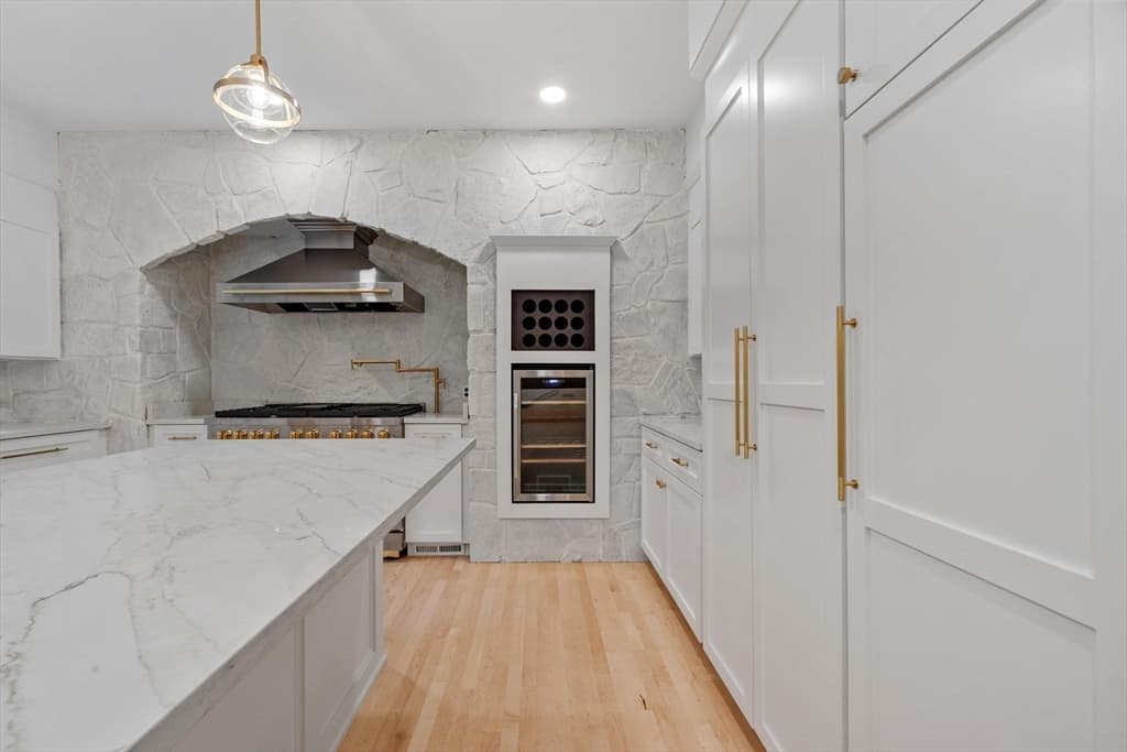 Single Family Residence at 21 Wildewood Dr, Lynnfield MA 01940, Lynnfield, photo 10 of 42