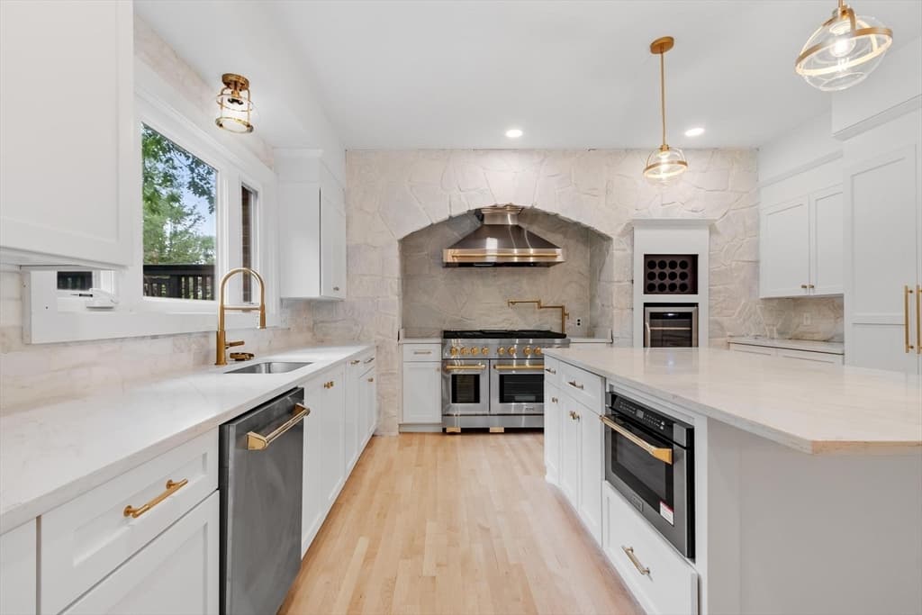 Single Family Residence at 21 Wildewood Dr, Lynnfield MA 01940, Lynnfield, photo 11 of 42