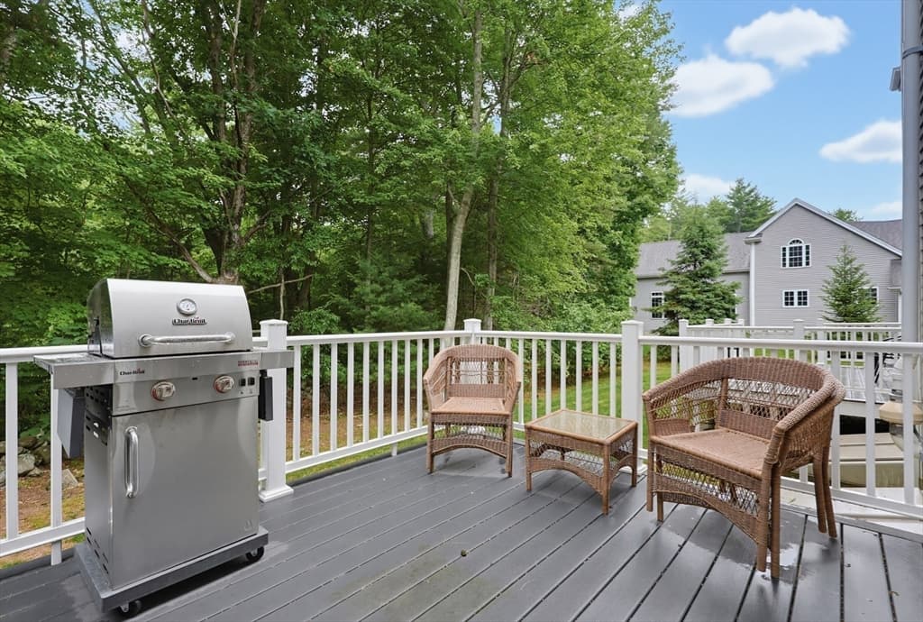 Condominium at 23 Williamsburg Way # 23, Medway MA 02053, Medway, photo 23 of 26