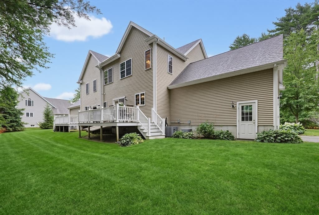 Condominium at 23 Williamsburg Way # 23, Medway MA 02053, Medway, photo 24 of 26