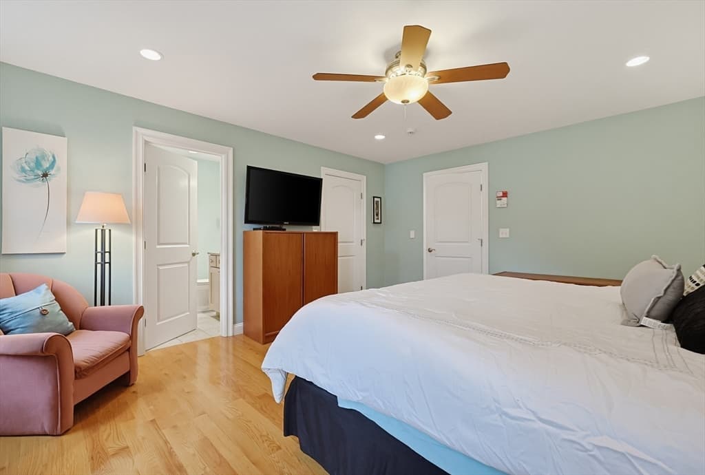 Condominium at 23 Williamsburg Way # 23, Medway MA 02053, Medway, photo 14 of 26