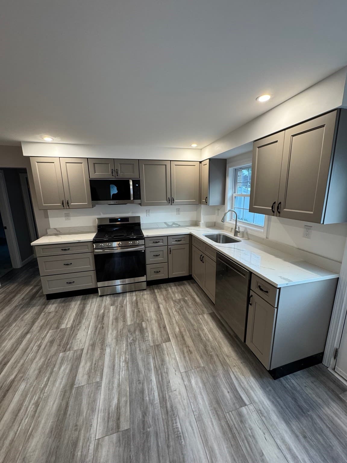Single Family Residence at 18 Brimsmead St, Marlborough MA 01752, Marlborough, photo 3 of 28