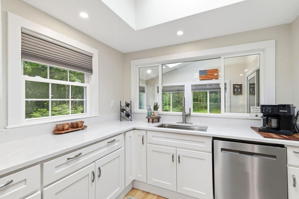 Single Family Residence at 254 Winter Street, Hanover MA 02339, photo 9 of 40