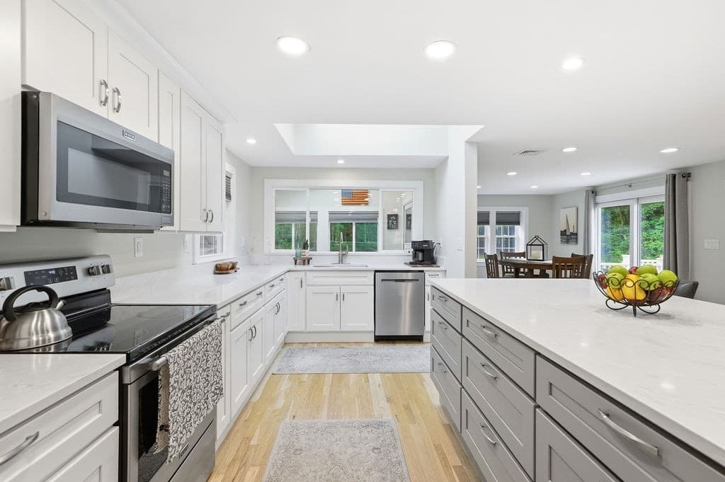 Single Family Residence at 254 Winter Street, Hanover MA 02339, photo 8 of 40