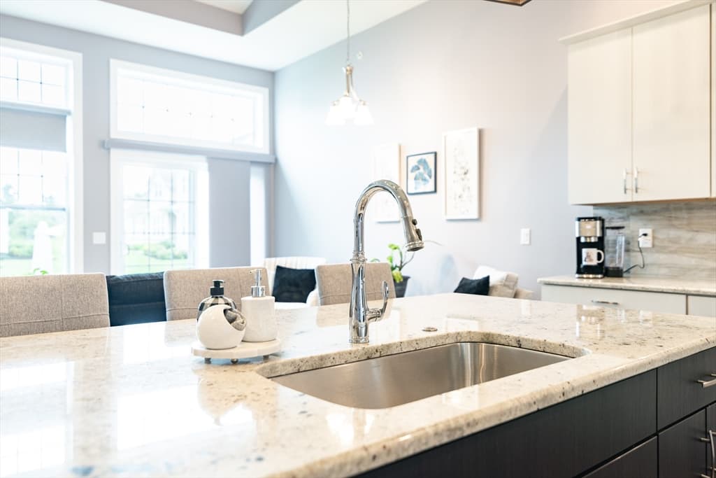 Condominium at 4 Plover Ln # 4, Methuen MA 01844, Methuen, photo 6 of 39