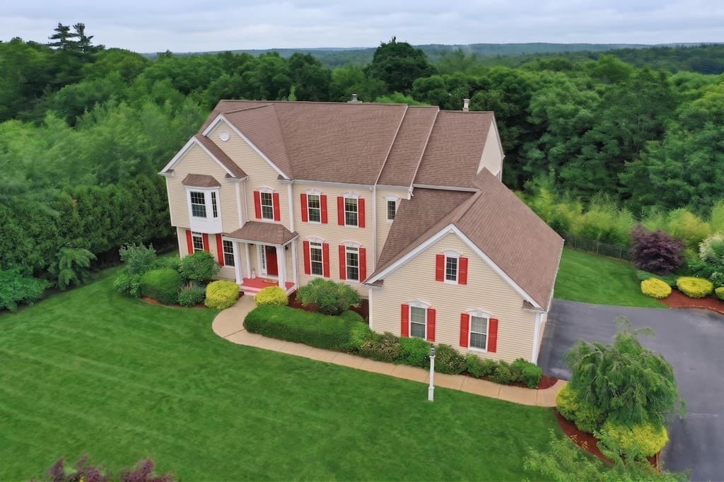 35 Howarth Dr, Upton MA 01568 photo 2