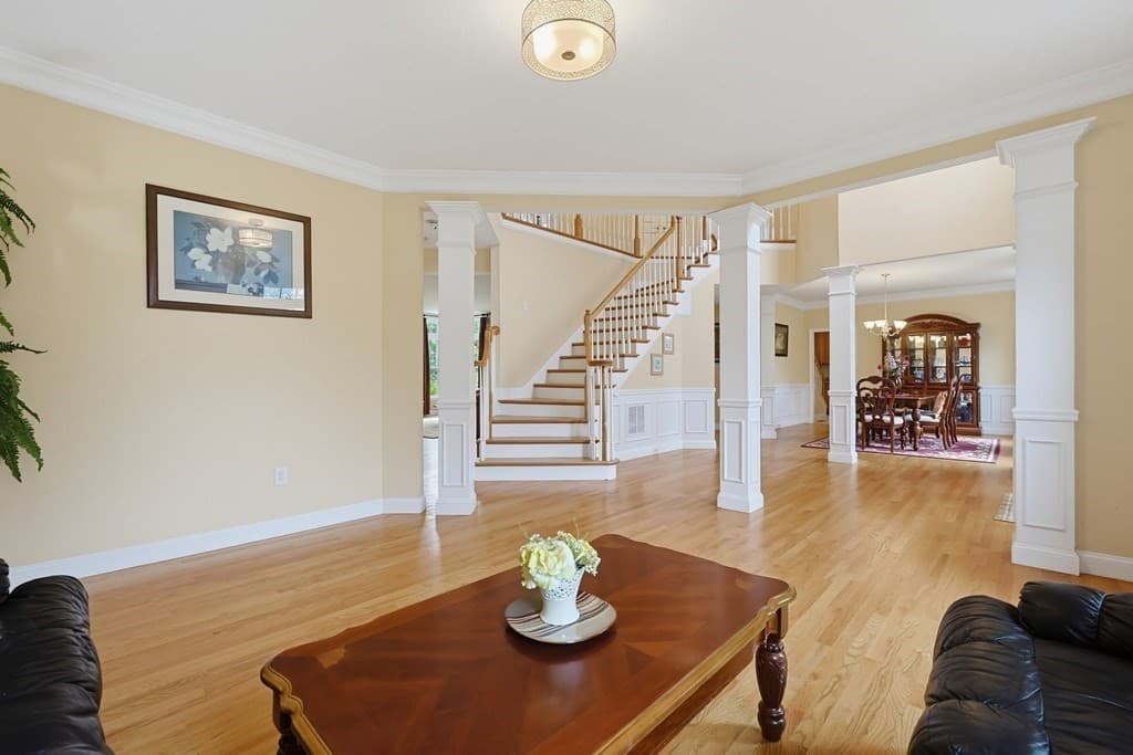 35 Howarth Dr, Upton MA 01568 photo 4