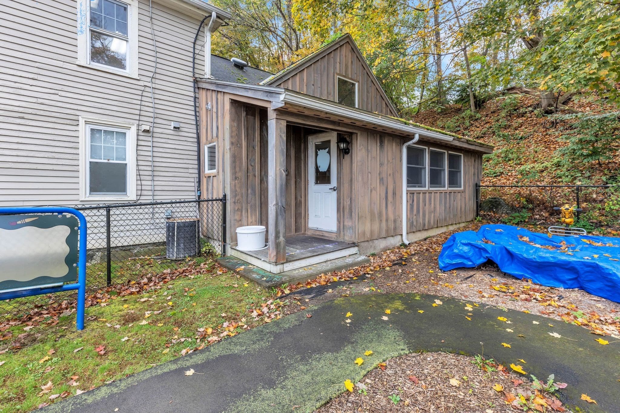 3 Family at 9 Russell Rd, Huntington MA 01050, photo 41 of 42