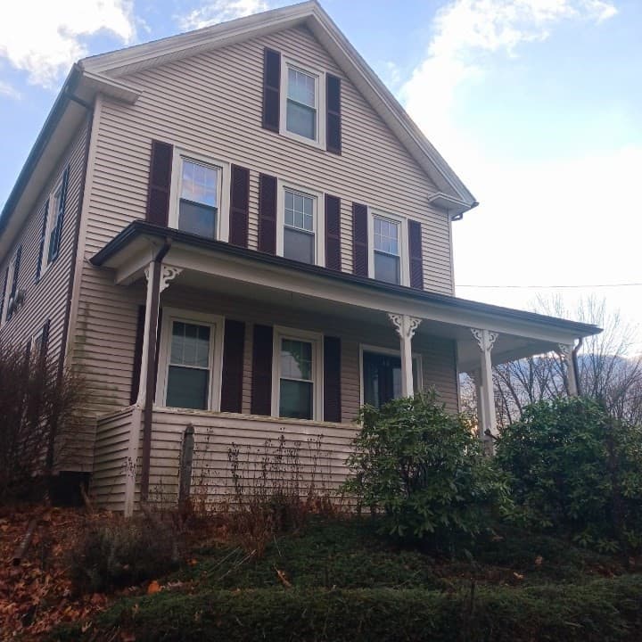 2 Family - 2 Units Up/Down at 10 Aldrich St, Webster MA 01570, Webster, photo 3 of 17