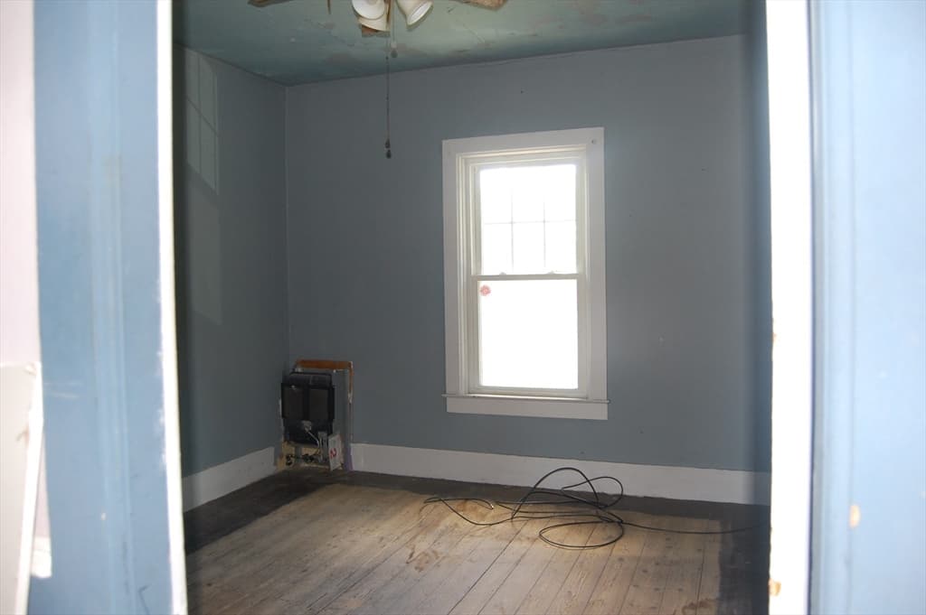 2 Family - 2 Units Up/Down at 10 Aldrich St, Webster MA 01570, Webster, photo 5 of 17