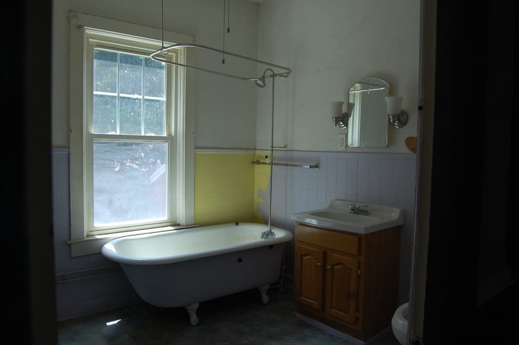 2 Family - 2 Units Up/Down at 10 Aldrich St, Webster MA 01570, Webster, photo 10 of 17