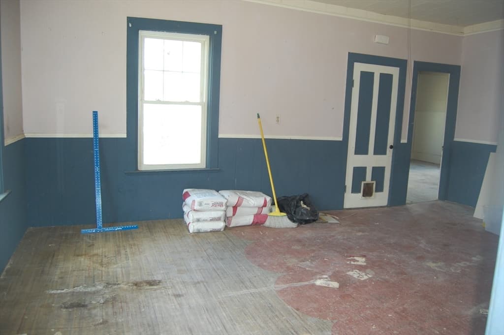 2 Family - 2 Units Up/Down at 10 Aldrich St, Webster MA 01570, Webster, photo 8 of 17