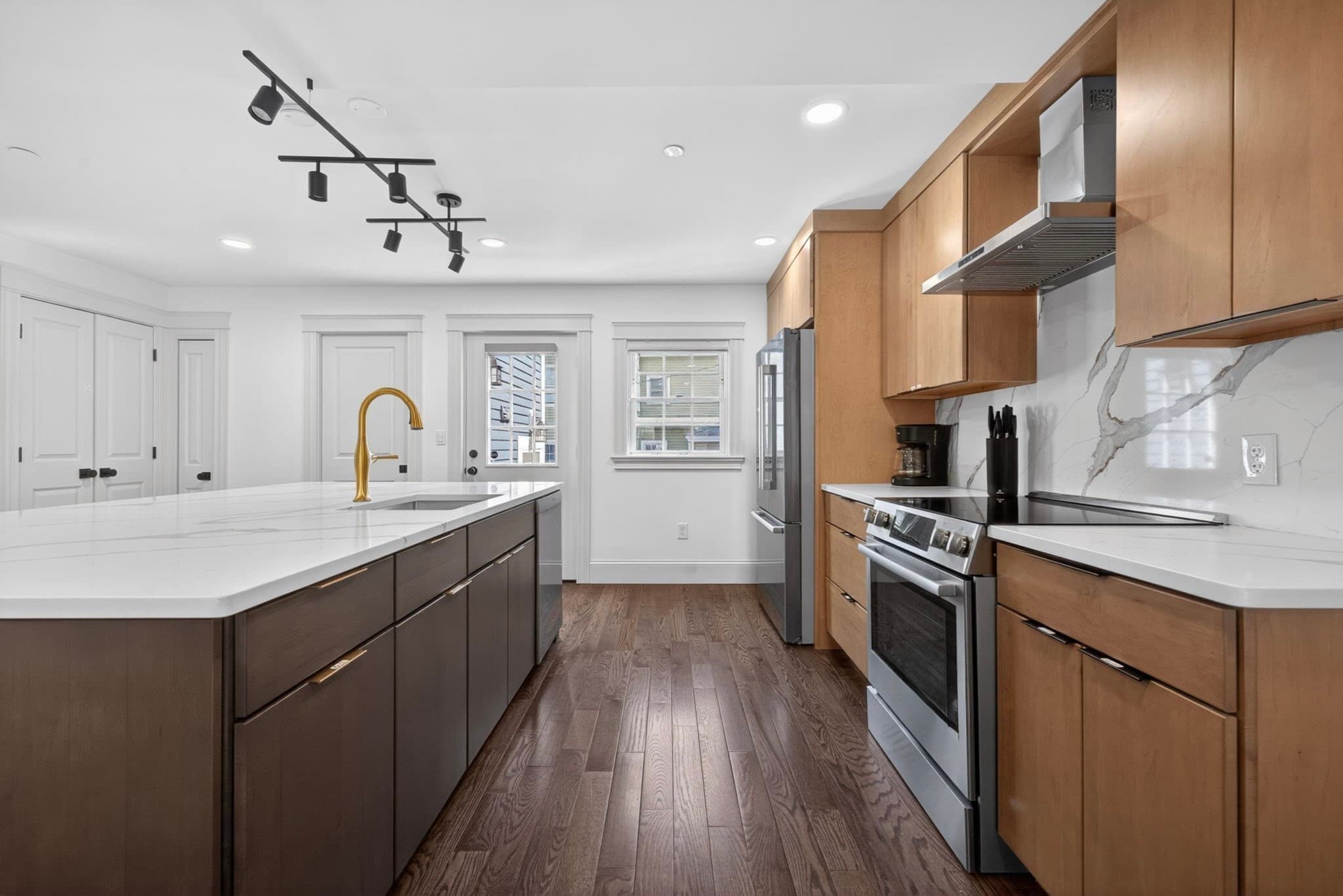 Condominium at 10 Osborne # B, Salem MA 01970, photo 4 of 15