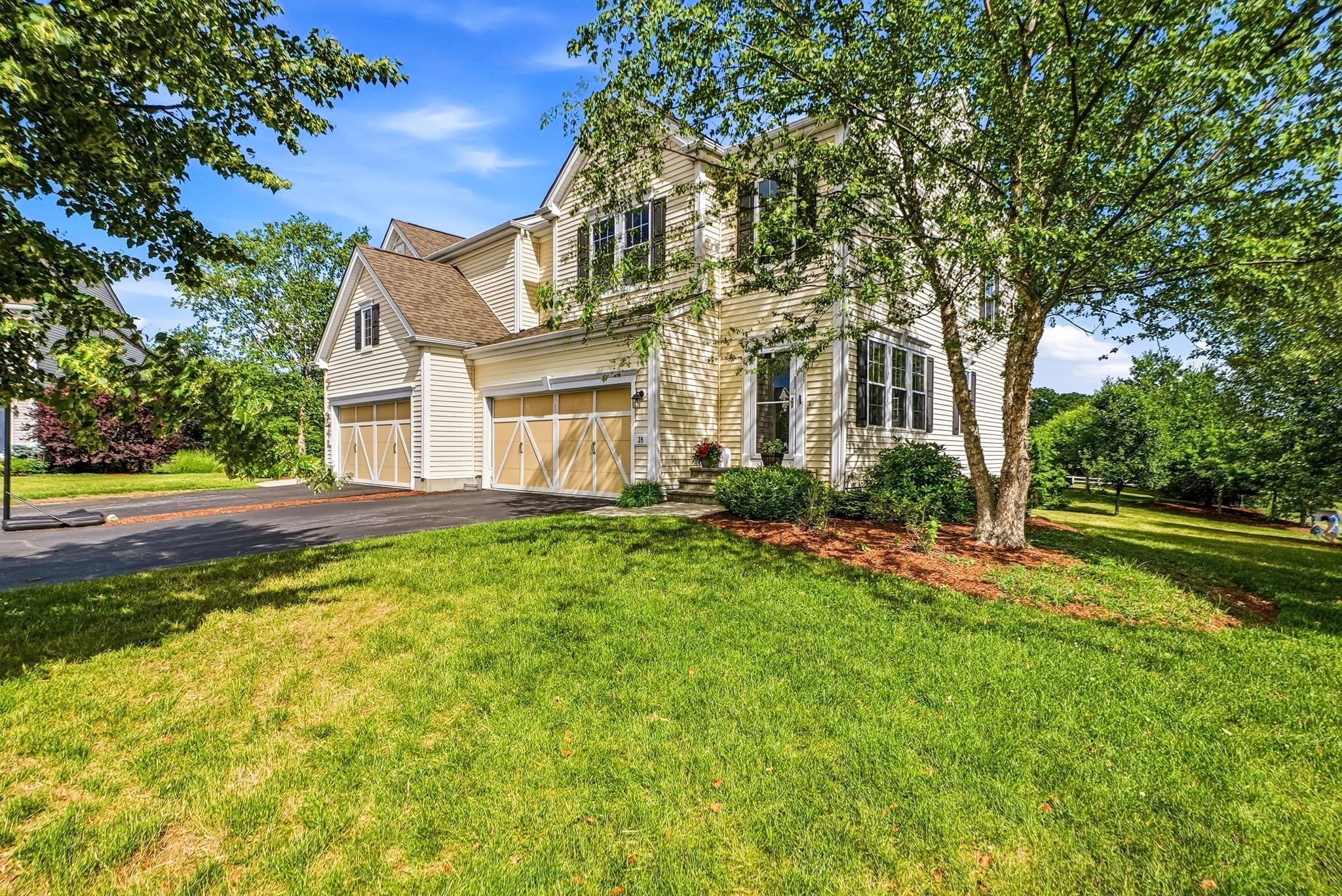 Condominium at 39 Frostpane Ln # 39, Hopkinton MA 01748, photo 2 of 41