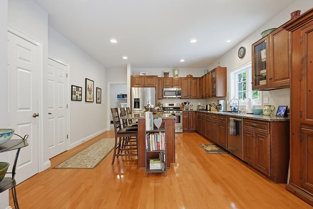 Single Family Residence at 969 Old Connecticut Path, Framingham MA 01701, photo 5 of 42