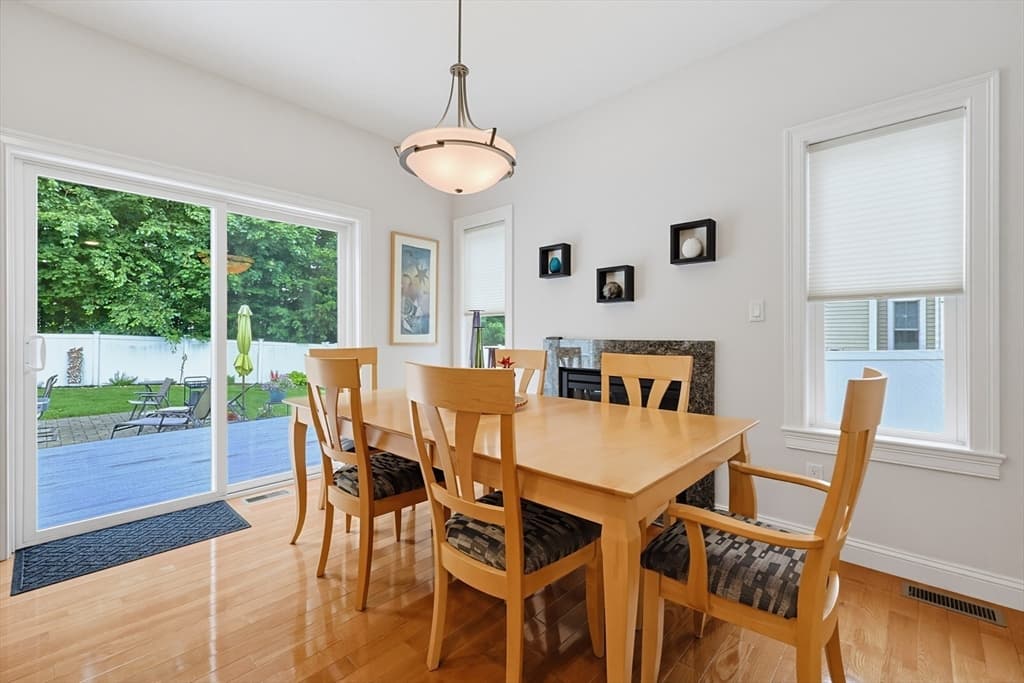Single Family Residence at 969 Old Connecticut Path, Framingham MA 01701, photo 9 of 42