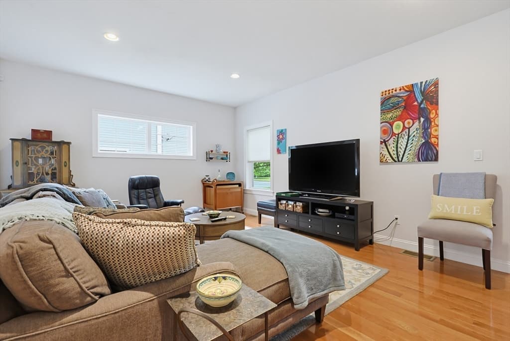Single Family Residence at 969 Old Connecticut Path, Framingham MA 01701, photo 14 of 42