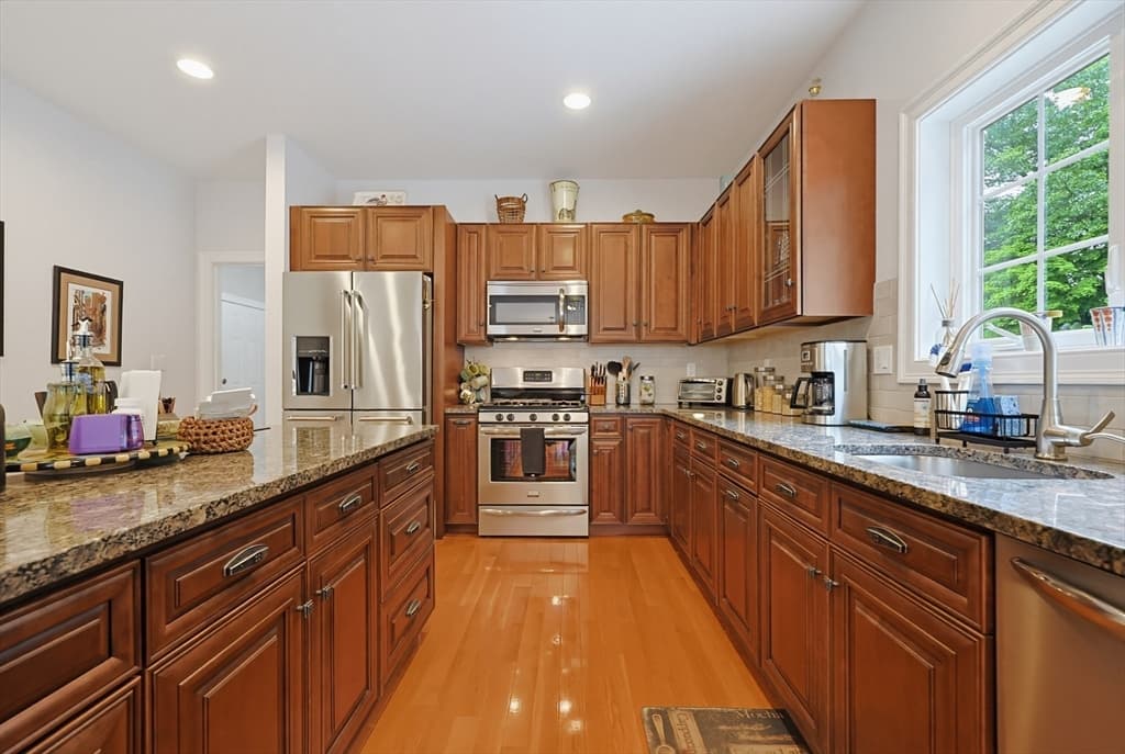 Single Family Residence at 969 Old Connecticut Path, Framingham MA 01701, photo 4 of 42