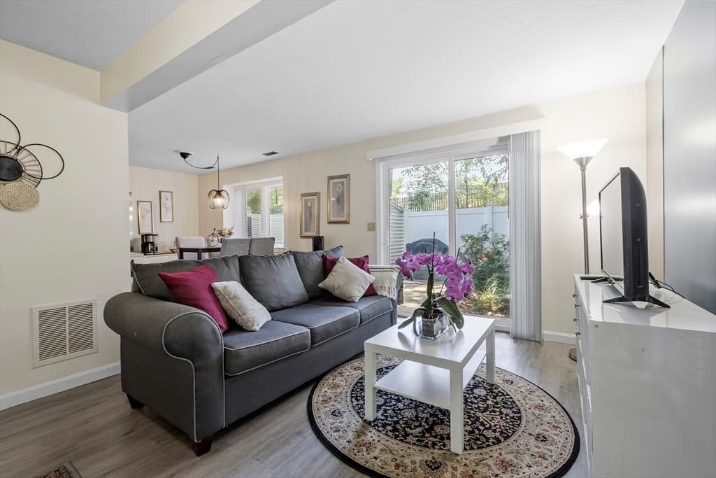 49 Meadow Pond Dr # K, Leominster MA 01453