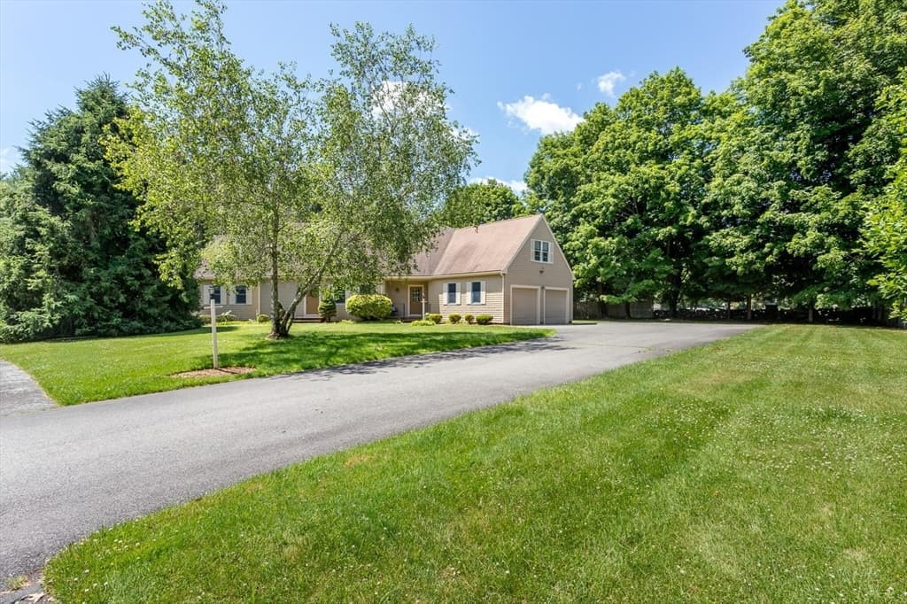 140 Grace Ln, Stoughton MA 02072 photo 2