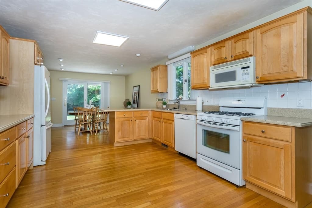 140 Grace Ln, Stoughton MA 02072 photo 6