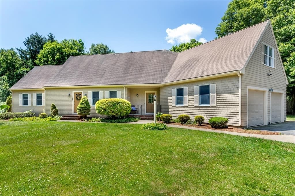 140 Grace Ln, Stoughton MA 02072