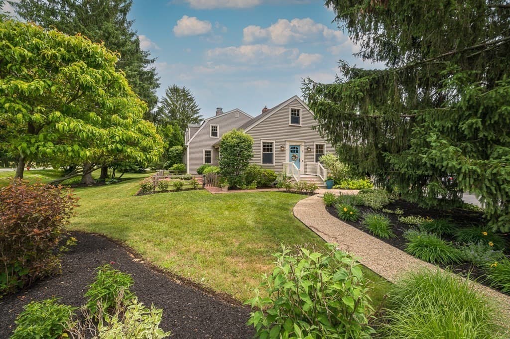 Single Family Residence at 2 Patton Drive, Hamilton MA 01982, photo 5 of 41