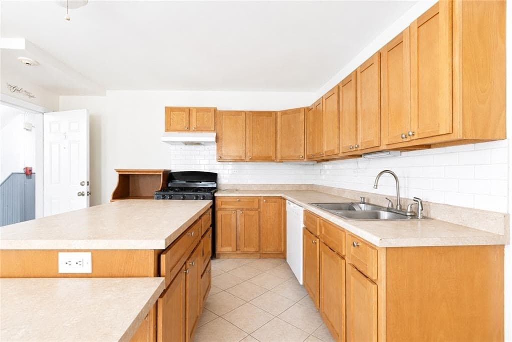 414 Rathbun St, Woonsocket RI 02895 photo 8