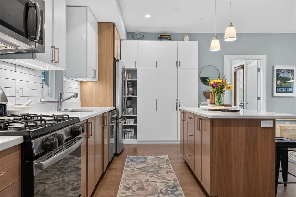 Condominium at 10-12 Tafthill Park # 1, Boston MA 02131, Boston, photo 7 of 29