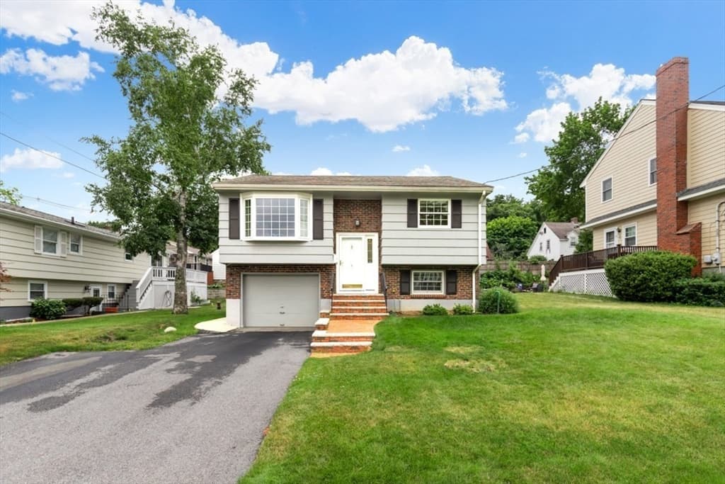 4 Rossmore Rd, Lynnfield MA 01940