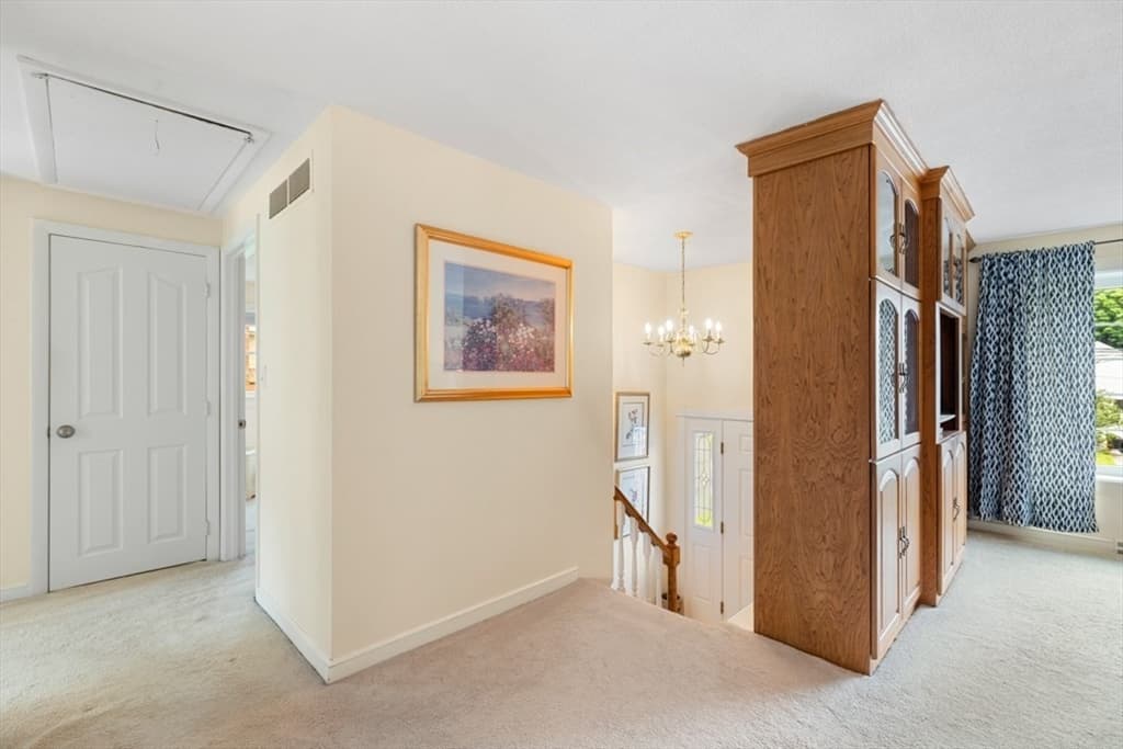Single Family Residence at 4 Rossmore Rd, Lynnfield MA 01940, Lynnfield, photo 5 of 28
