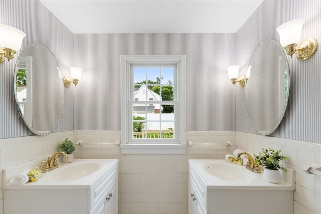 Single Family Residence at 4 Rossmore Rd, Lynnfield MA 01940, Lynnfield, photo 18 of 28
