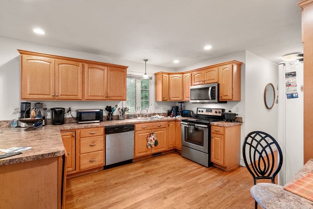 86 Oakland St, Stoughton MA 02072 photo 12