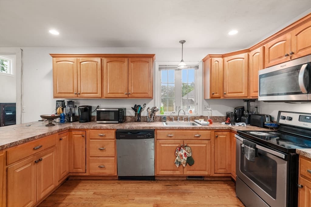 86 Oakland St, Stoughton MA 02072 photo 11