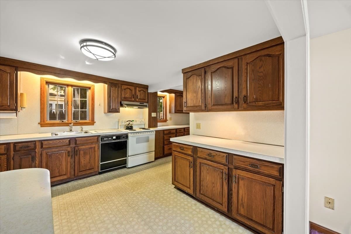 Single Family Residence at 47 Little Rock Ave, Falmouth MA 02540, photo 17 of 32