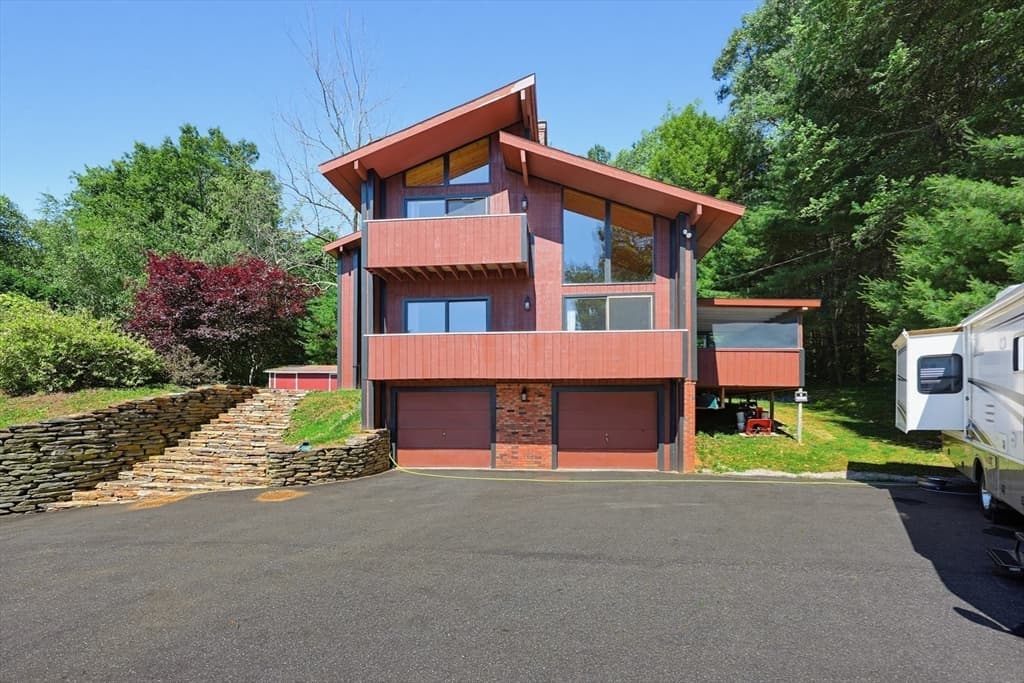 42 Jolicoeur Ave, Spencer MA 01562