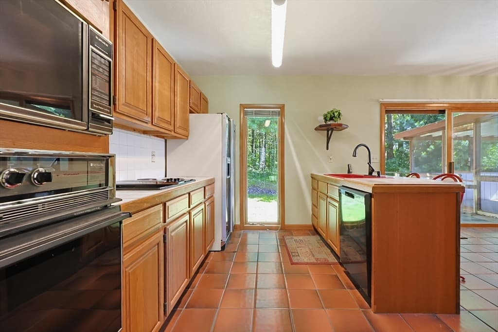 42 Jolicoeur Ave, Spencer MA 01562 photo 8