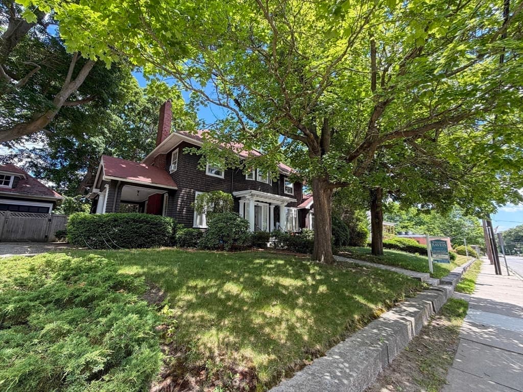 213 Harris Ave, Woonsocket RI 02895