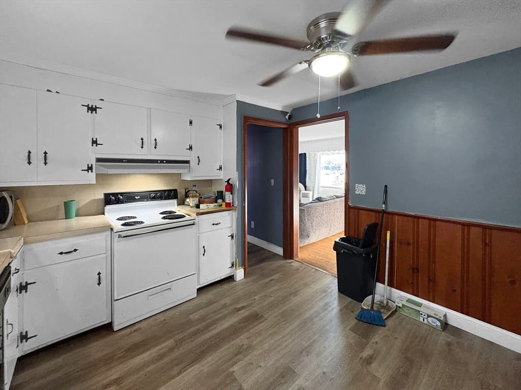 Single Family Residence at 17 Vincent Dr, West Springfield MA 01089, photo 9 of 25