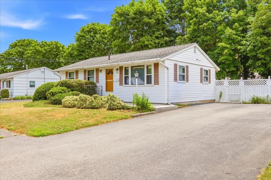 20 Pine Hill Ter, Rockland MA 02370 photo 2